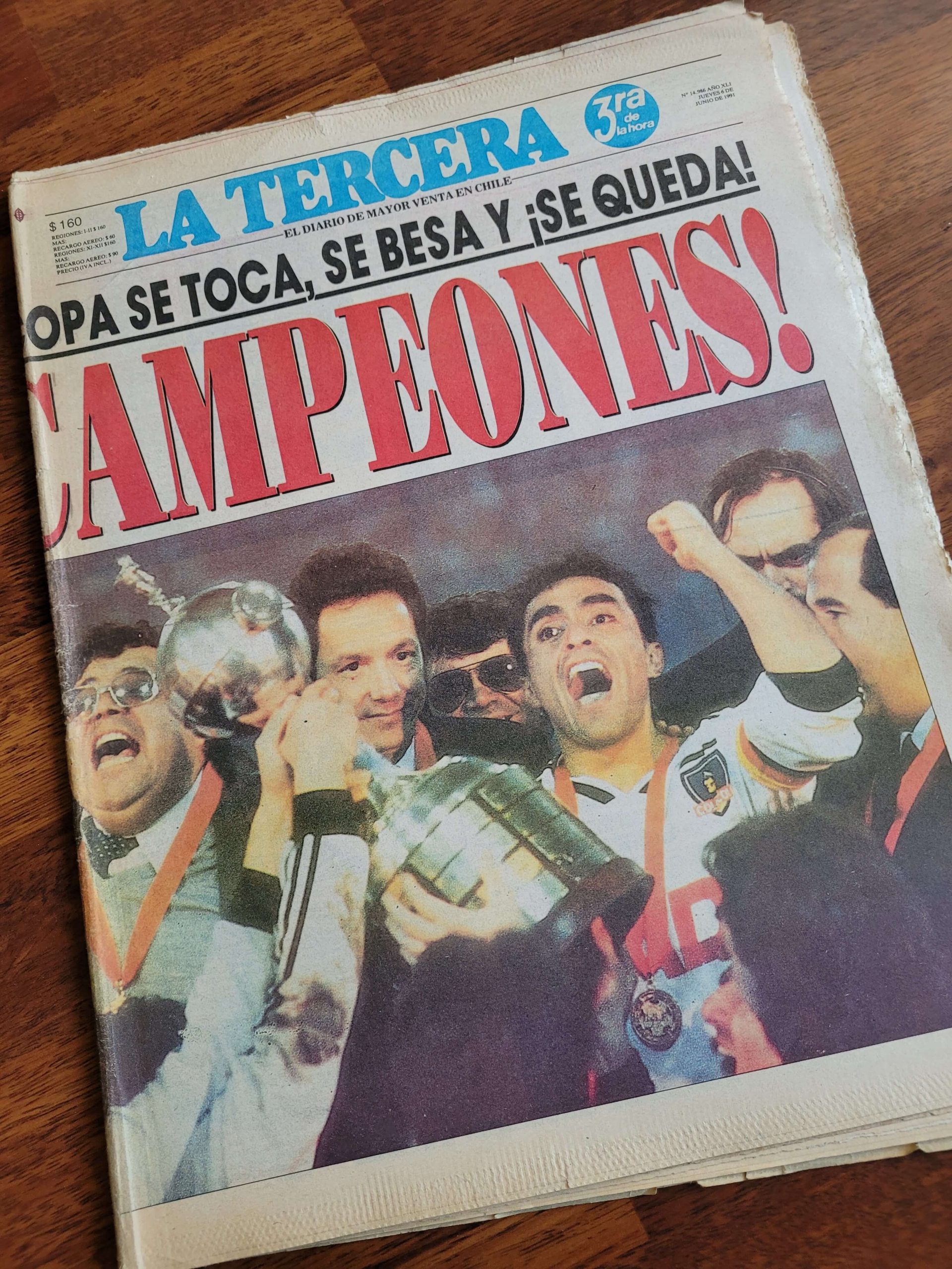 (1991) Diario La Tercera Colo Colo derrota a Boca Juniors por Copa Libertadores / Diario La Tercera Colo Colo campeón Copa Libertadores