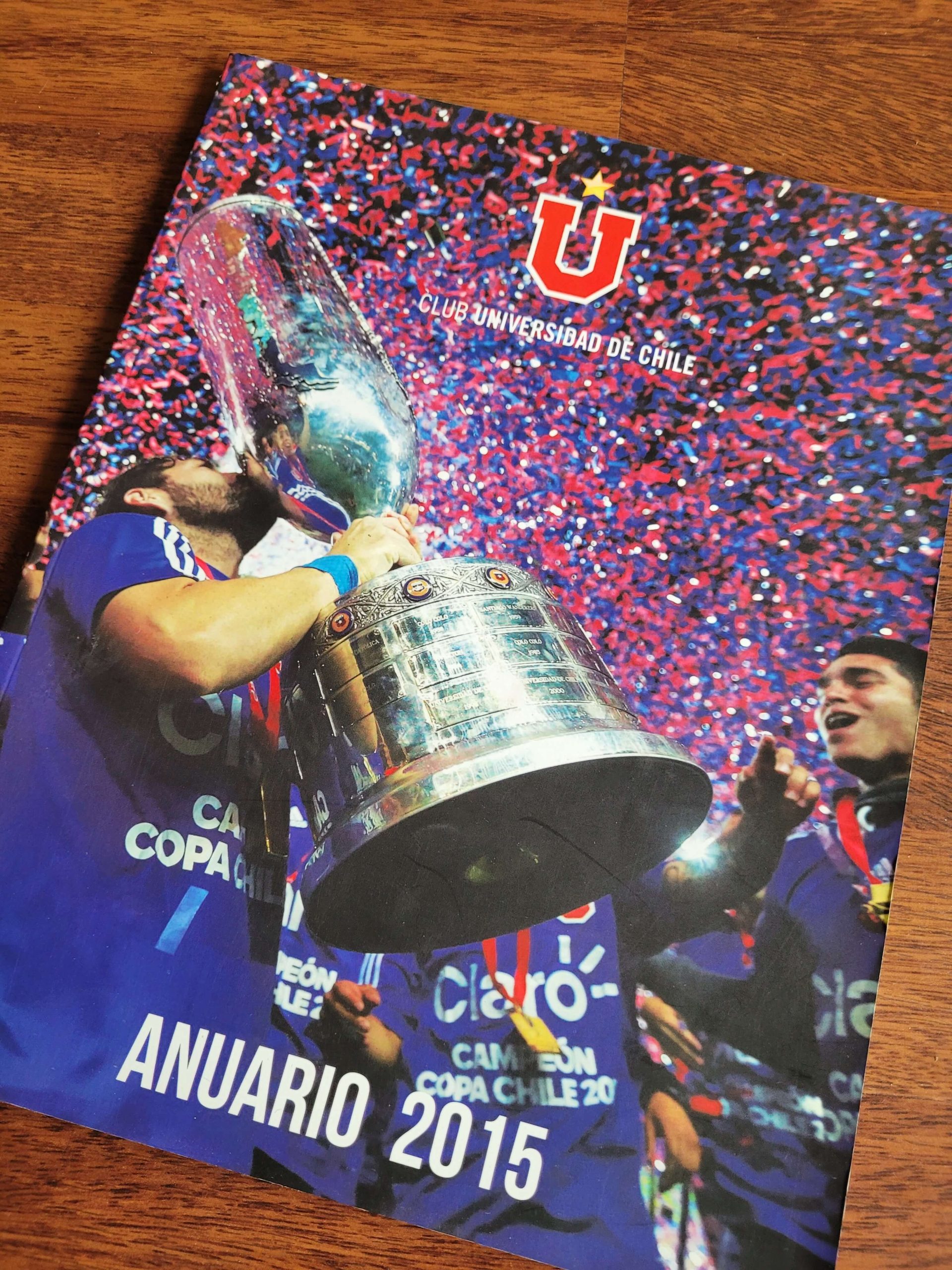 (2015) Anuario Universidad de Chile 2015