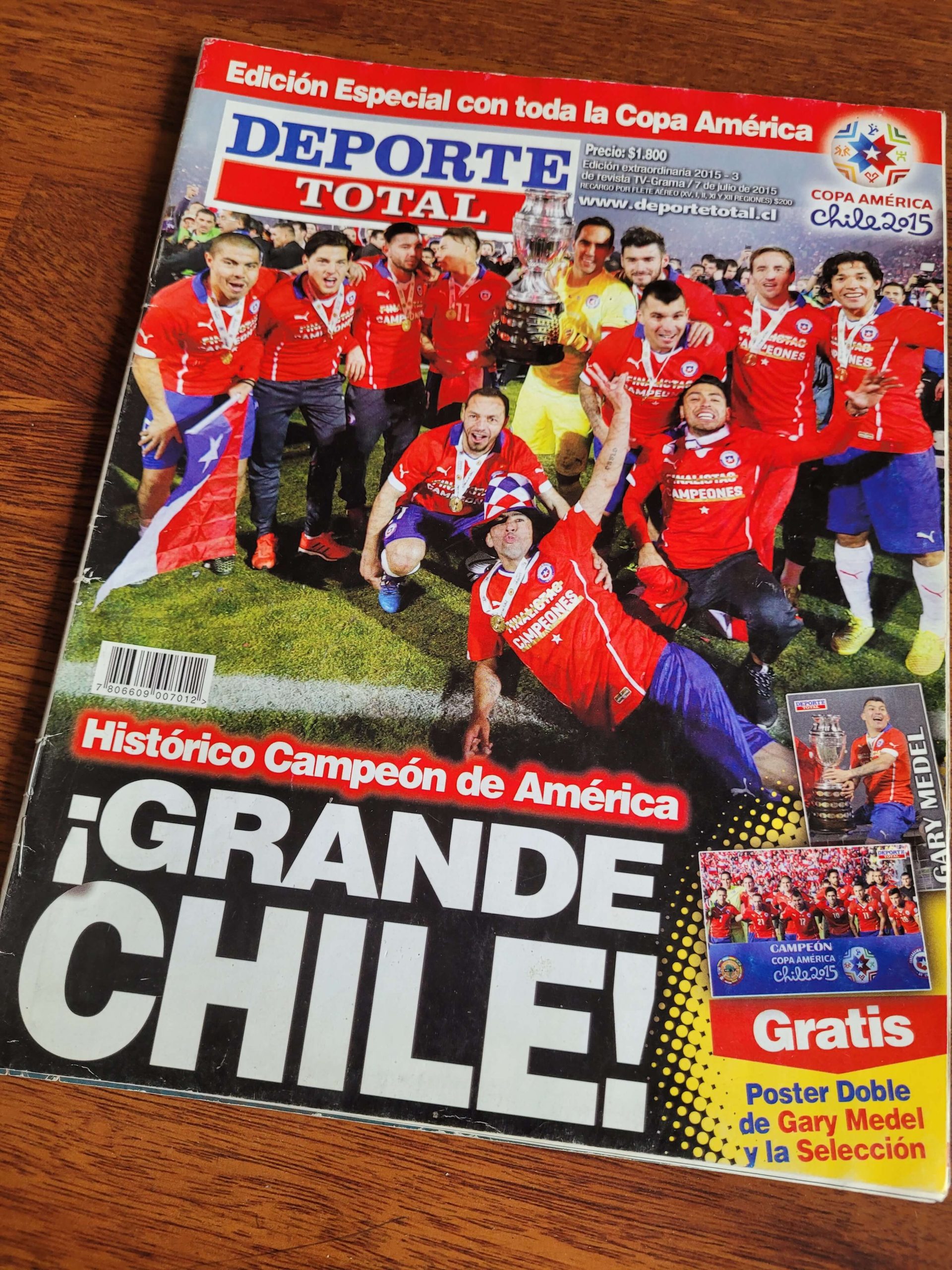 (2015) Revista Deporte Total: Especial Chile campeón de América