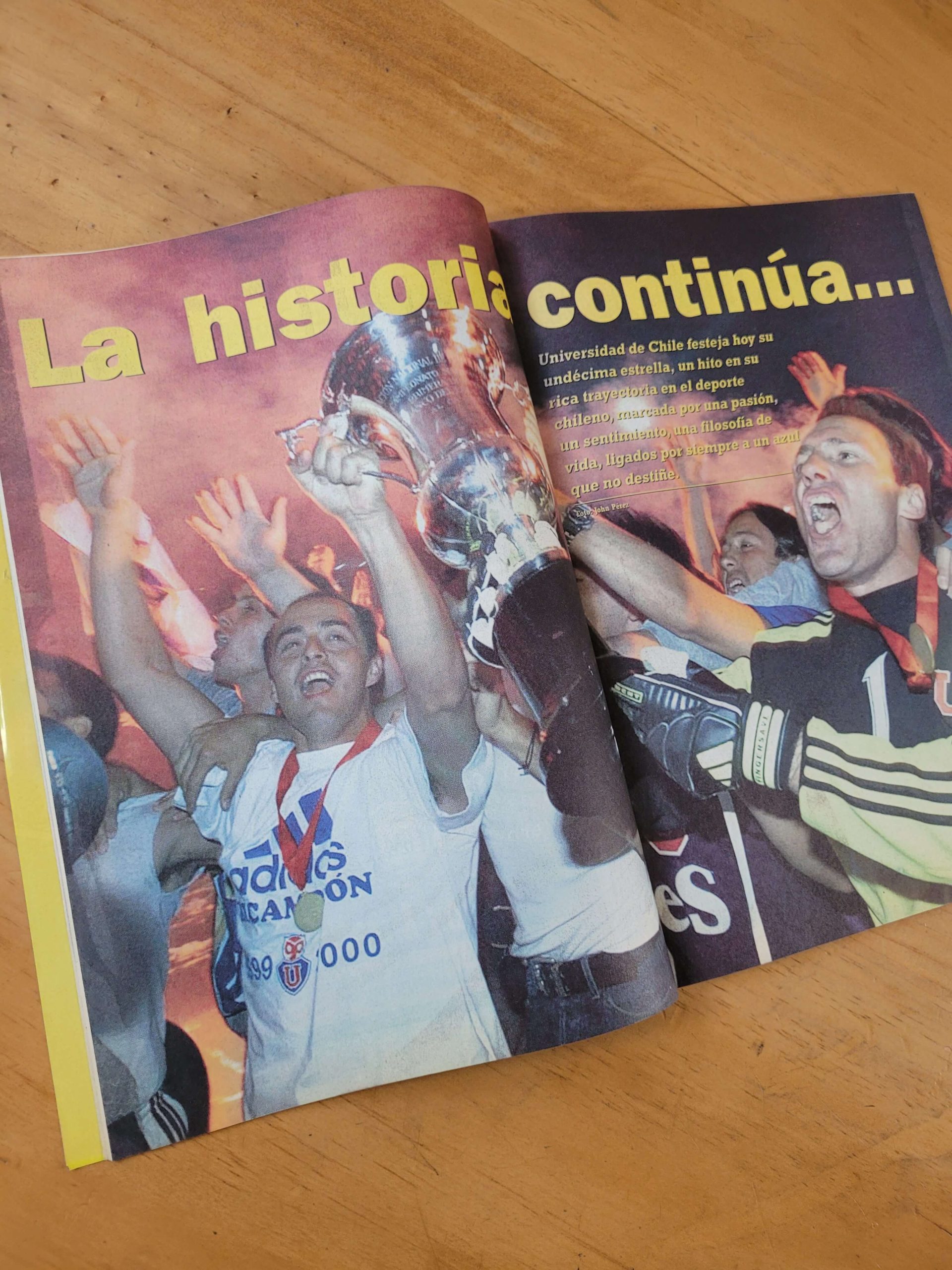 Revista TRIUNFO -Universidad de Chile campeón 2000-