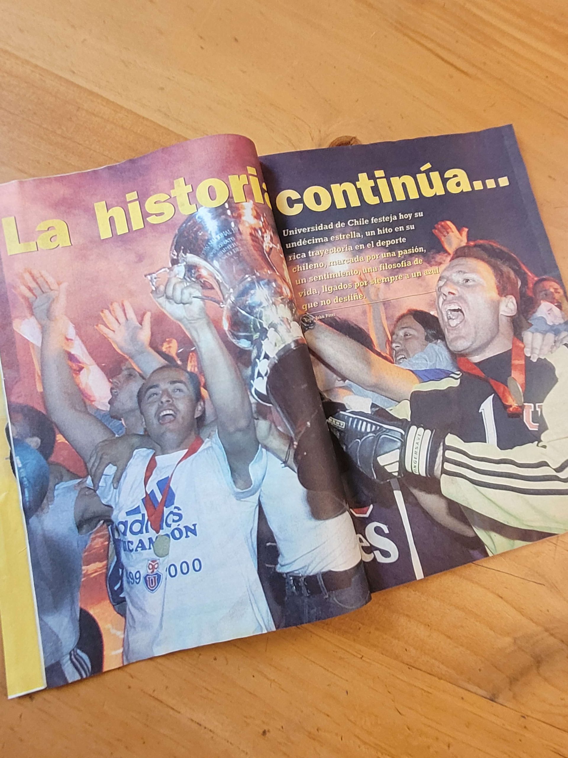Revista TRIUNFO -U de Chile campeón 2000-