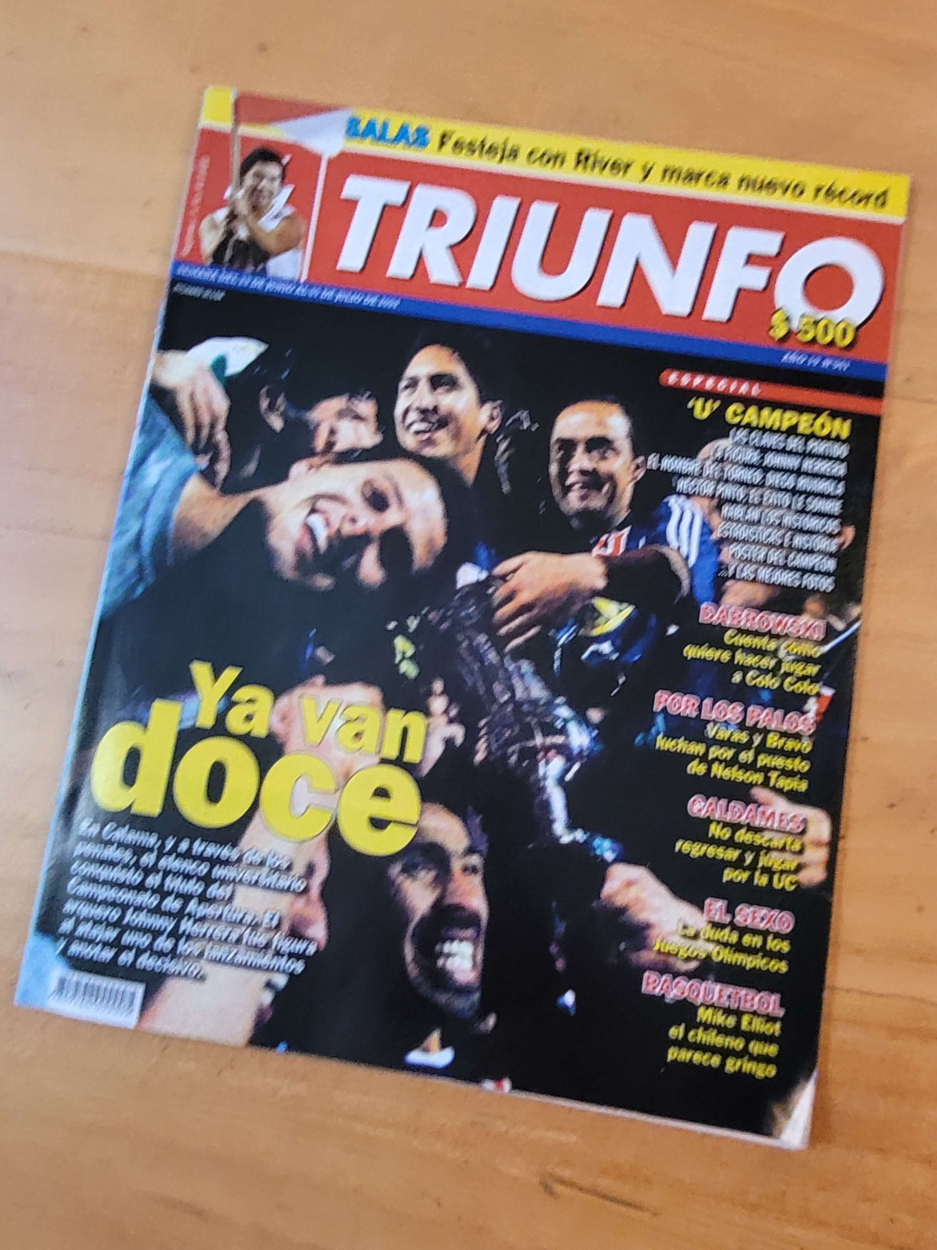 Revista TIRUNFO -U de Chile campeón apertura 2004-