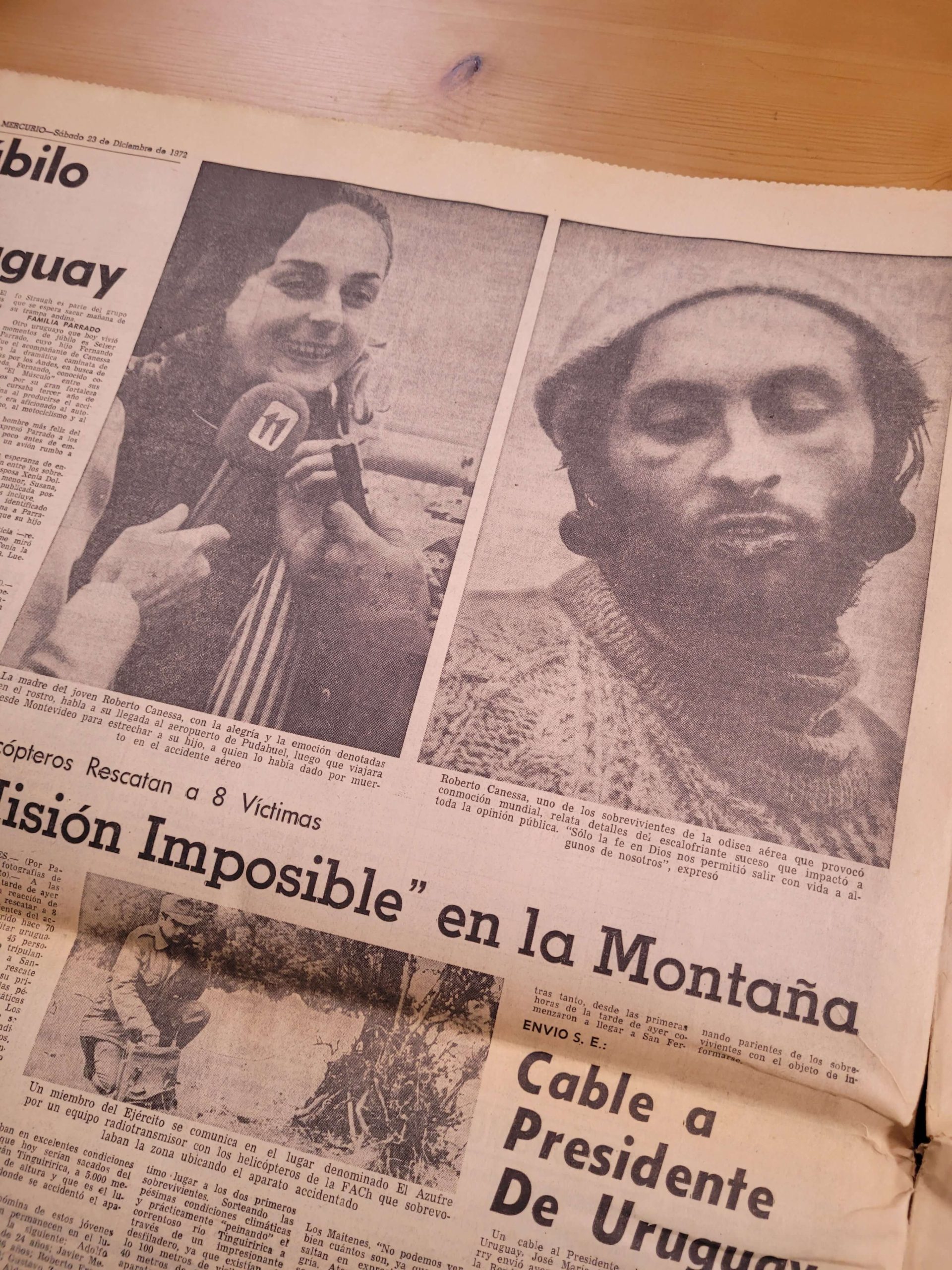 Diario EL MERCURIO para el día del rescate de los sobrevivientes de la tragedia de los Andes (1972) -Original- - Imagen 4