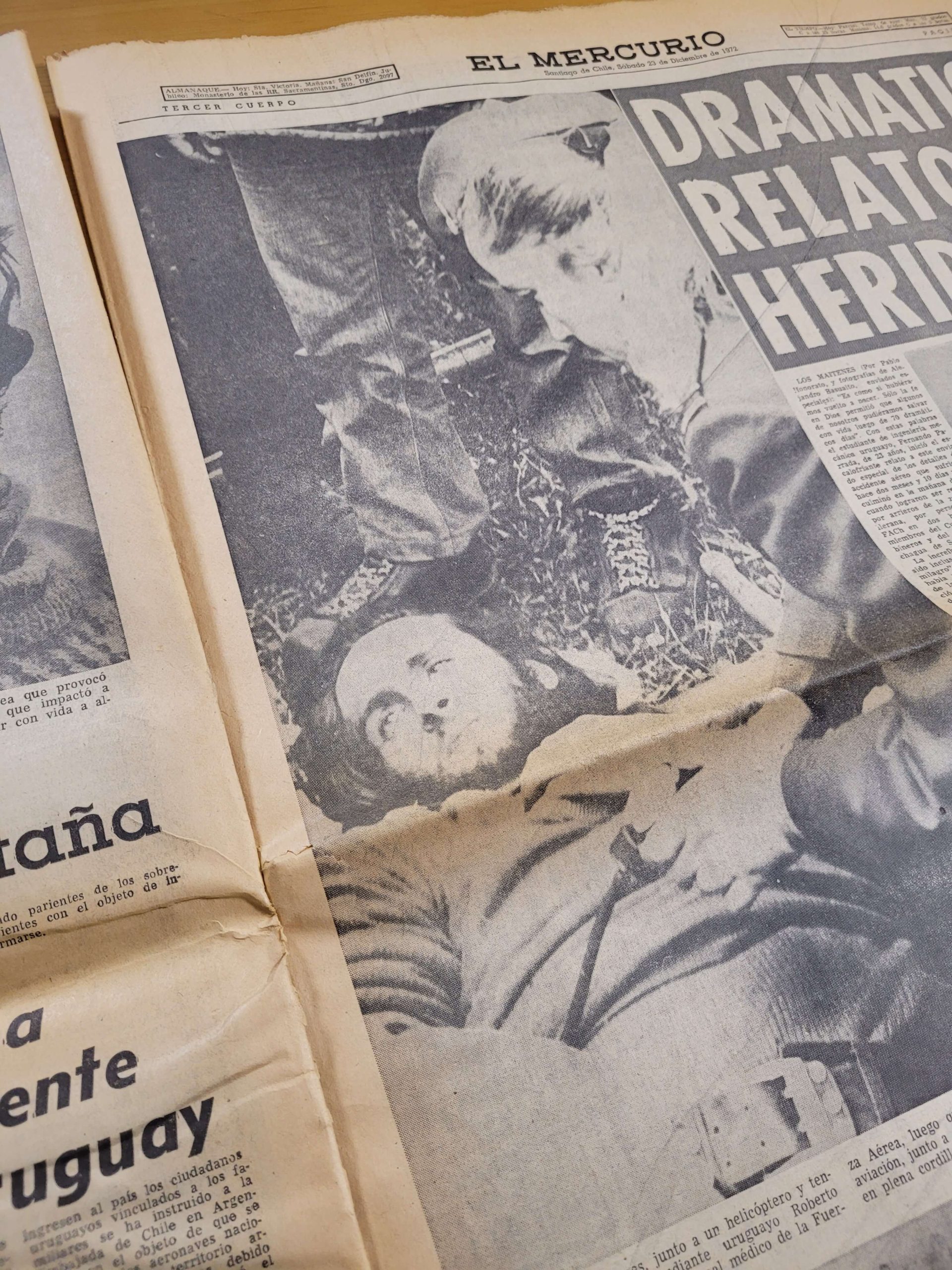 Diario EL MERCURIO para el día del rescate de los sobrevivientes de la tragedia de los Andes (1972) -Original- - Imagen 6