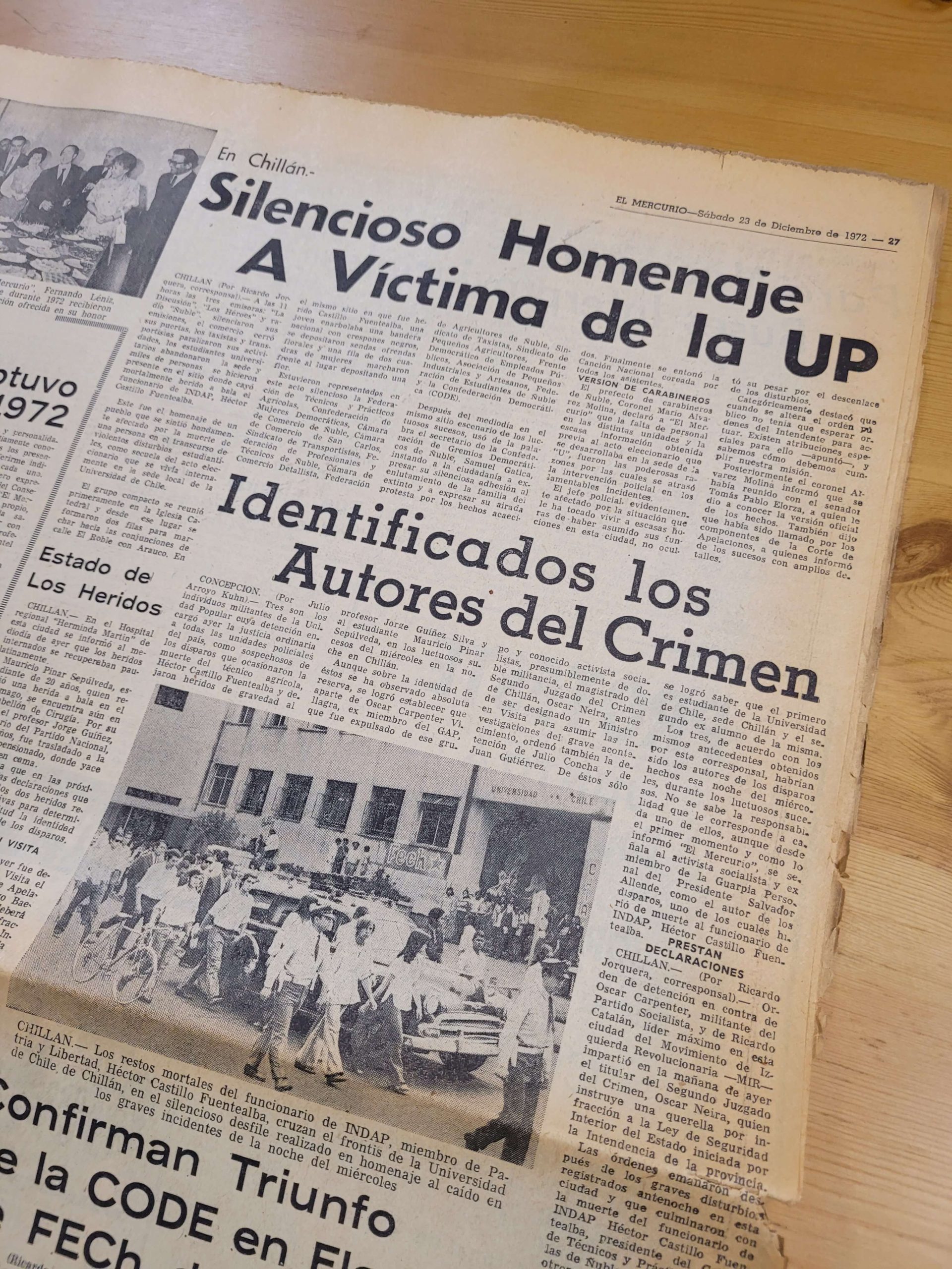 Diario EL MERCURIO para el día del rescate de los sobrevivientes de la tragedia de los Andes (1972) -Original- - Imagen 7