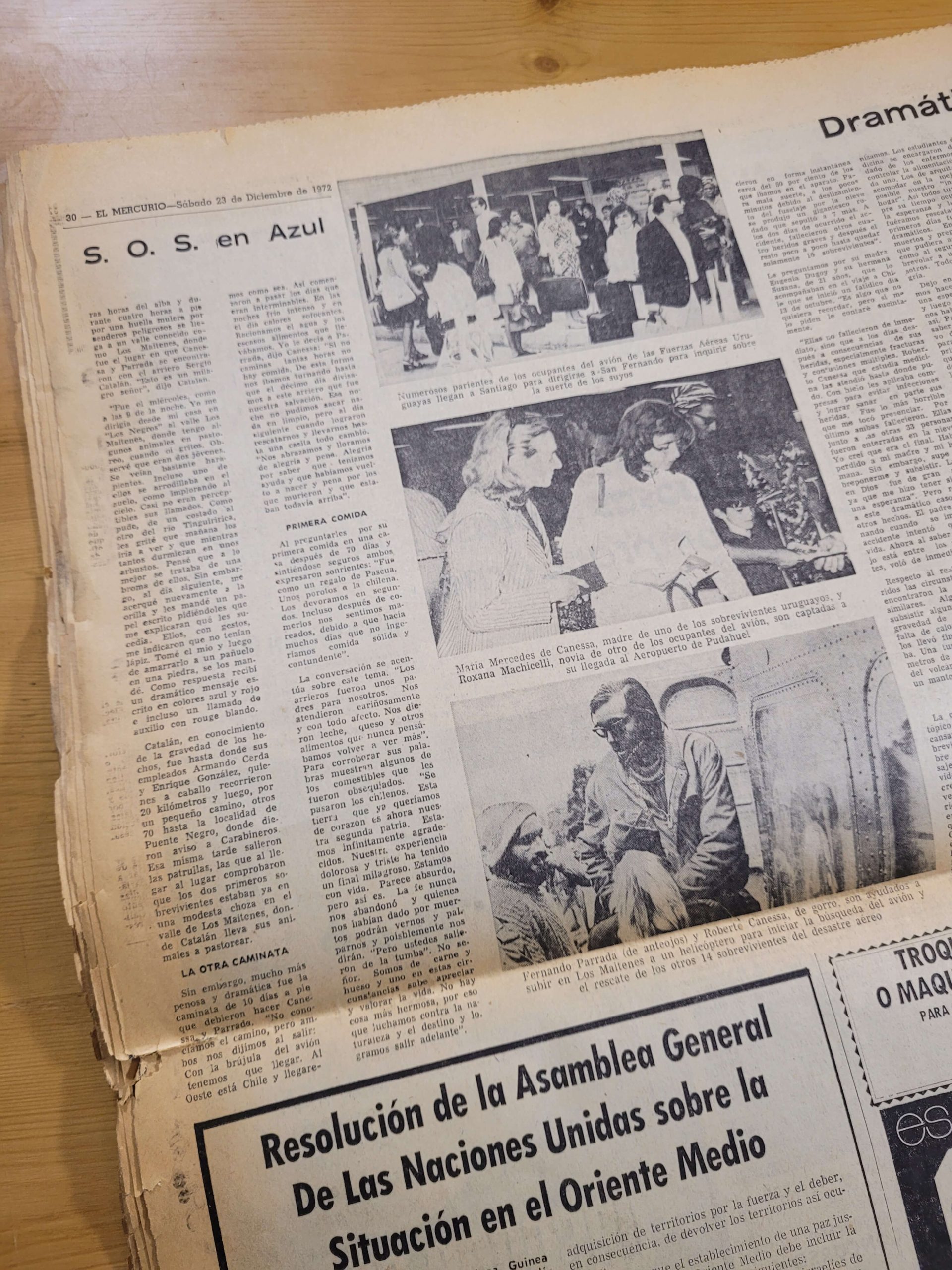 Diario EL MERCURIO para el día del rescate de los sobrevivientes de la tragedia de los Andes (1972) -Original- - Imagen 9
