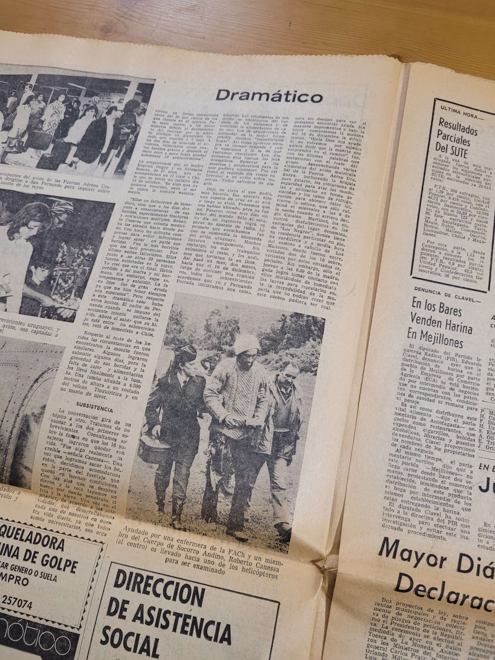 Diario EL MERCURIO para el día del rescate de los sobrevivientes de la tragedia de los Andes (1972) -Original- - Imagen 10