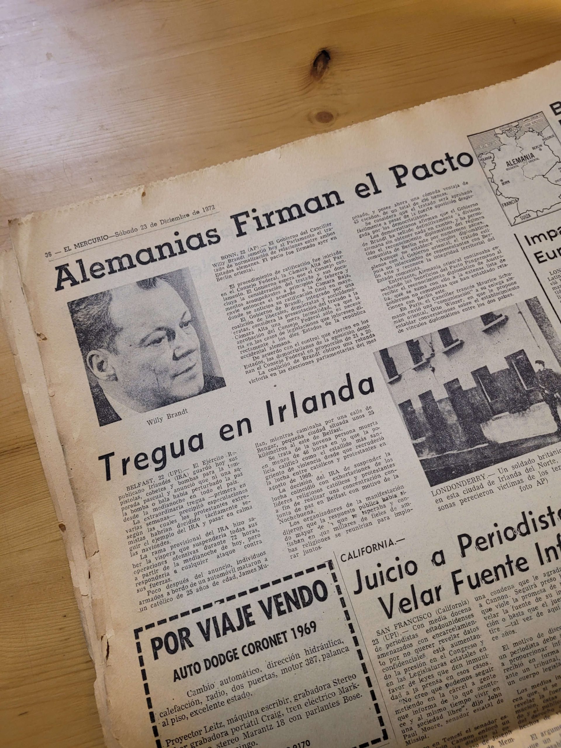 Diario EL MERCURIO para el día del rescate de los sobrevivientes de la tragedia de los Andes (1972) -Original- - Imagen 12