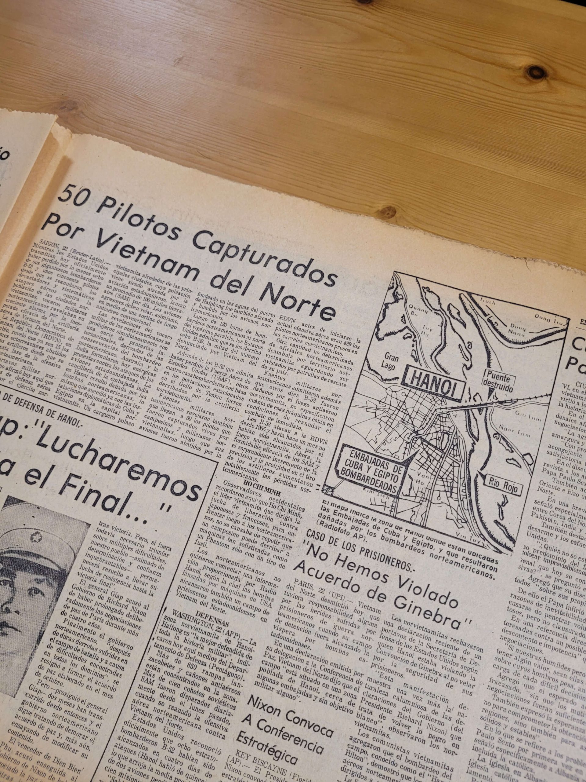 Diario EL MERCURIO para el día del rescate de los sobrevivientes de la tragedia de los Andes (1972) -Original- - Imagen 13