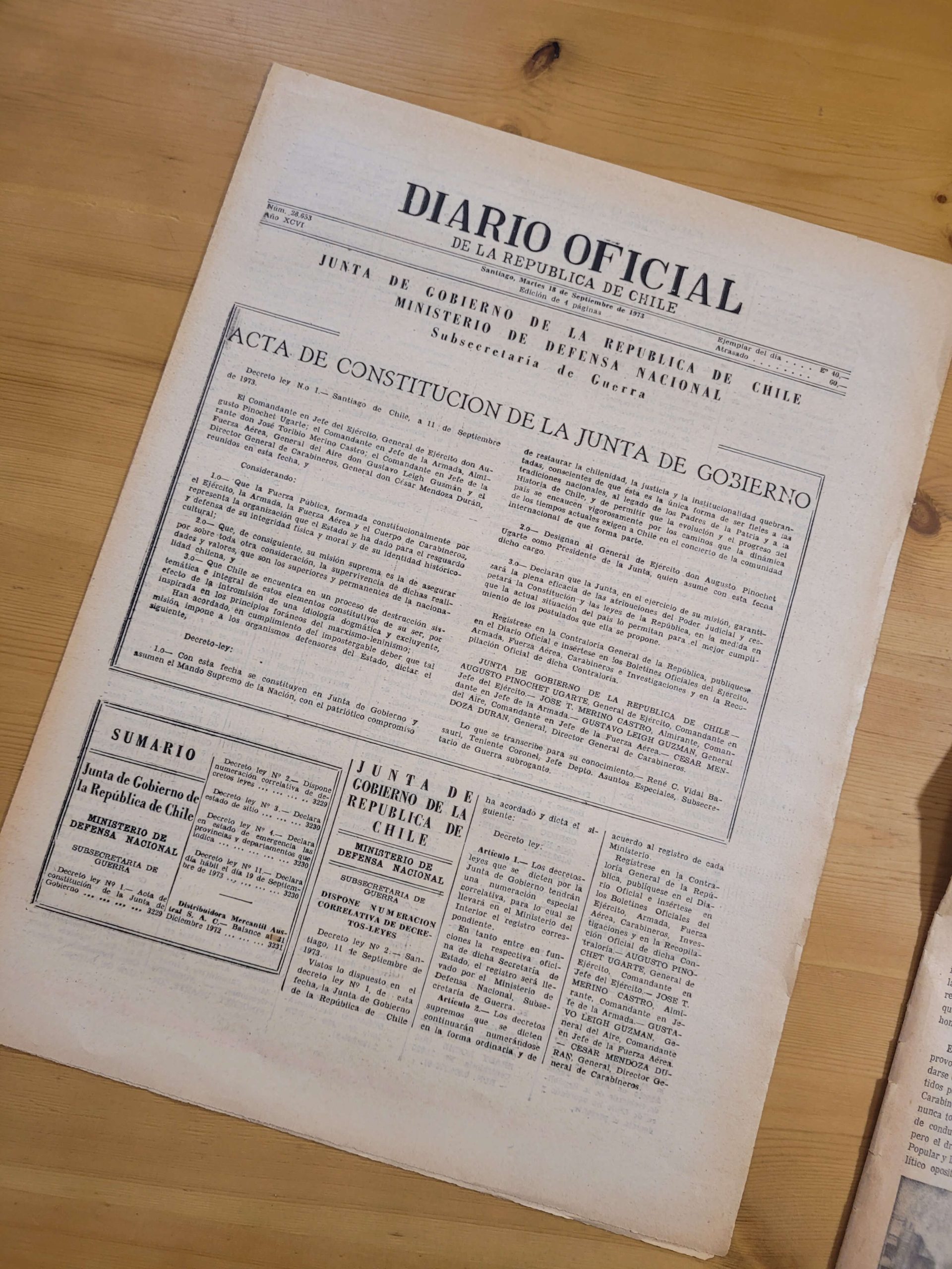 Diario EL MERCURIO -Derrocamiento de Salvador Allende + Diario Oficial Junta de Mando- (1973) - Imagen 5