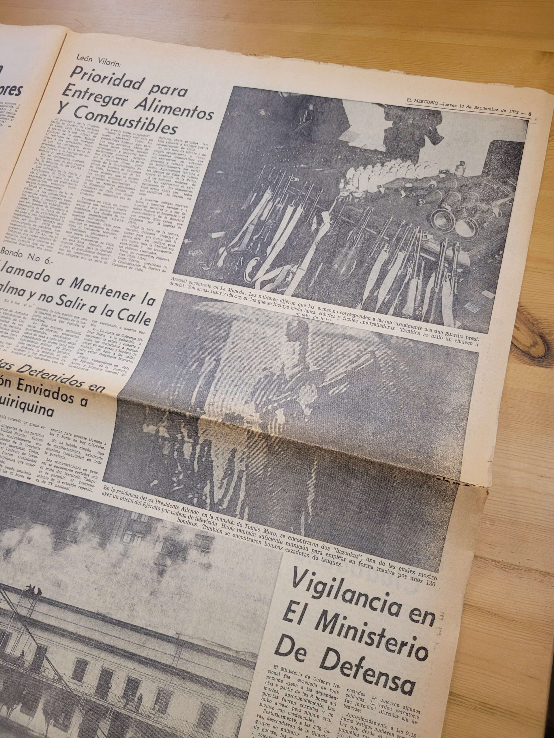 Diario EL MERCURIO -Derrocamiento de Salvador Allende + Diario Oficial Junta de Mando- (1973) - Imagen 14