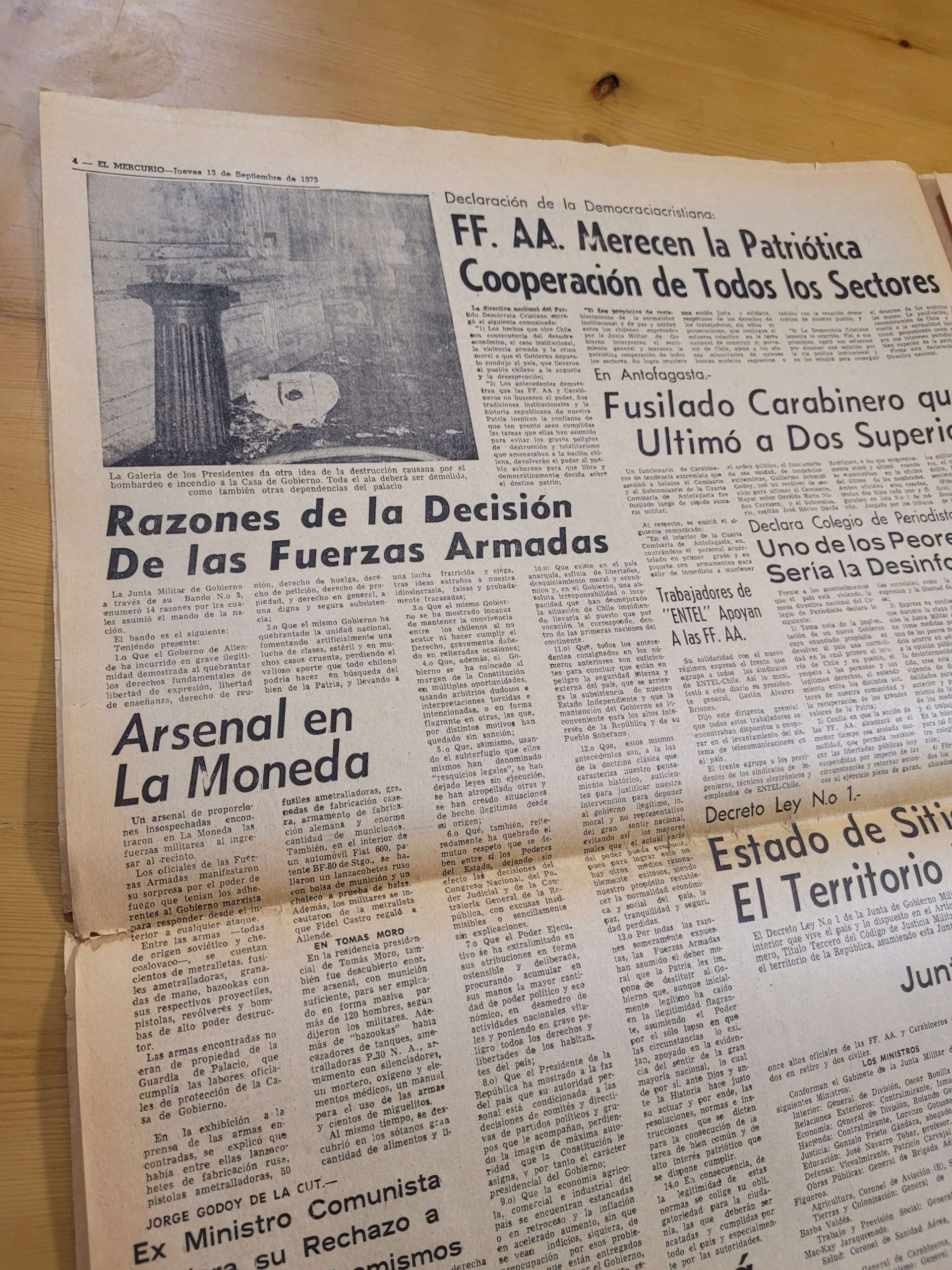 Diario EL MERCURIO -Derrocamiento de Salvador Allende + Diario Oficial Junta de Mando- (1973) - Imagen 12
